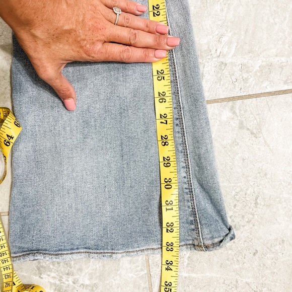 American Eagle Light Wash Flared Hi-Rise Artist Jeans Size 8 Long - Picture 4 of 9